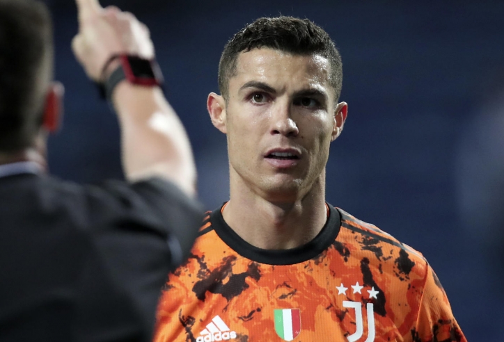 Ronaldo hét vào mặt trọng tài vì bị khước từ penalty