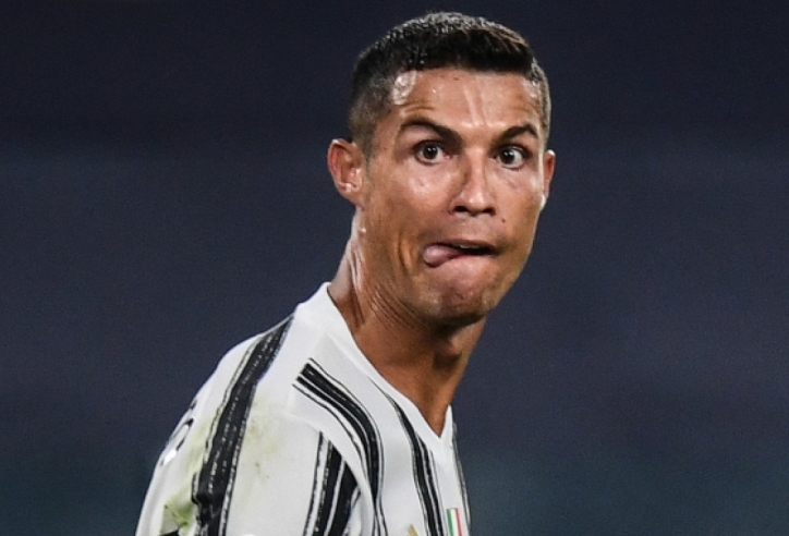 Ronaldo bị chê ‘trông như nhân viên bơm xăng’ trong màu áo mới