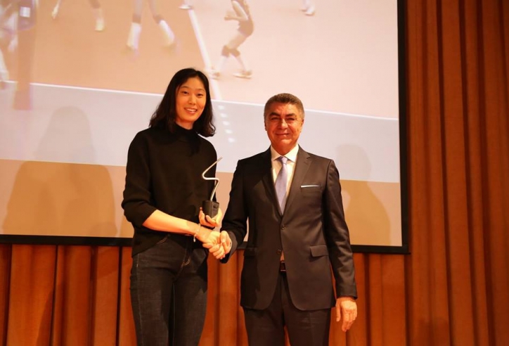 Zhuting nhận giải 'VĐV xuất sắc nhất của năm' tại Thổ Nhĩ Kỳ