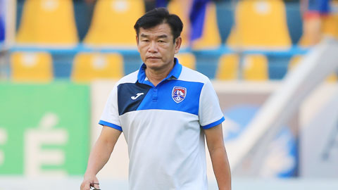 HLV Phan Thanh Hùng xin nghỉ việc, tương lai nào cho bóng đá Quảng Ninh?