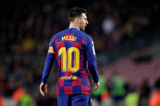 Messi xô đổ kỷ lục của Ronaldo trong ngày Barca đại thắng