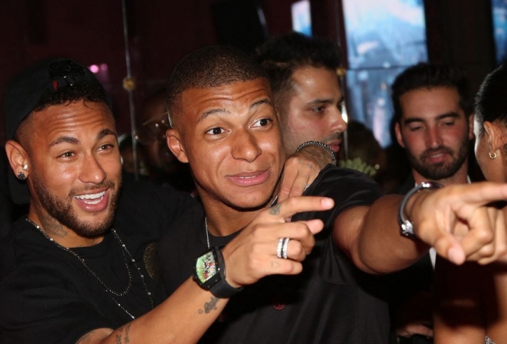 HLV Tuchel phật ý vì tiệc sinh nhật của Neymar