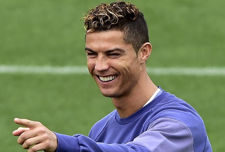 VIDEO: Ronaldo 'nhây' trên sân tập cùng các đồng đội