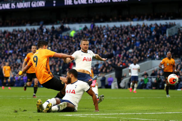 Wolves nhấn chìm Tottenham trong trận cầu 5 bàn thắng