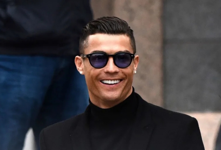Ronaldo tươi cười chứng kiến Barca bại trận