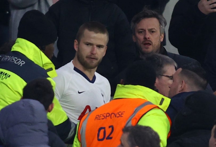 VIDEO: Cầu thủ Tottenham vừa gây hấn với CĐV là ai?