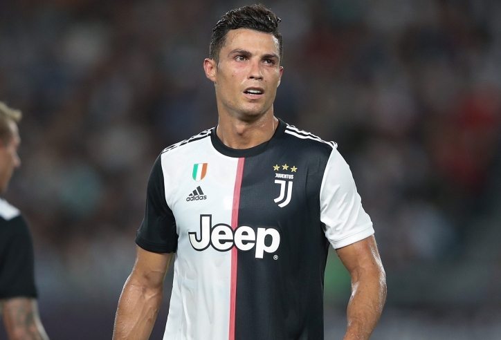NÓNG: Ronaldo bị cách ly tại nhà riêng