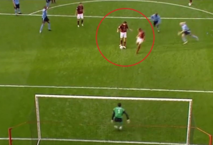 VIDEO: Cú đá penalty ngớ ngẩn nhất lịch sử Ngoại hạng Anh