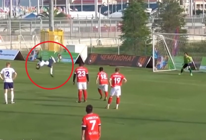VIDEO: Kinh ngạc trước tuyệt kỹ đá penalty theo kiểu 'Vô ảnh cước'