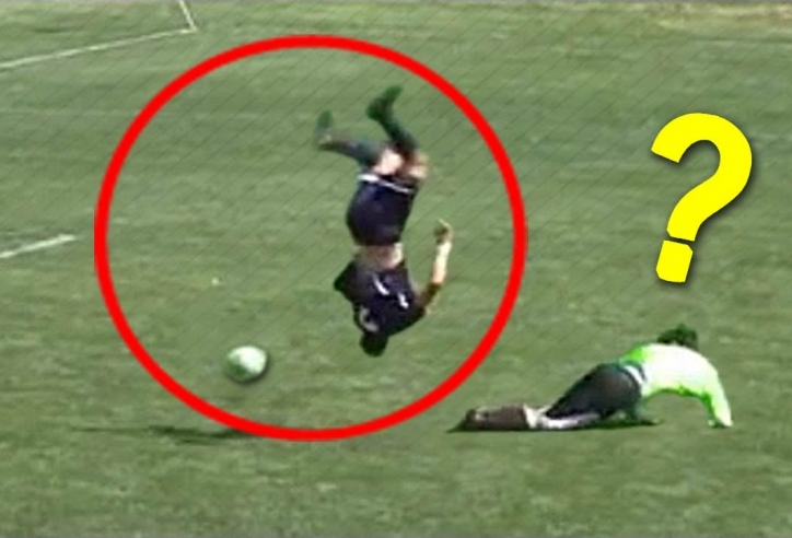VIDEO: Tiền đạo 'bay như chim' qua thủ môn rồi ghi bàn đẹp mắt