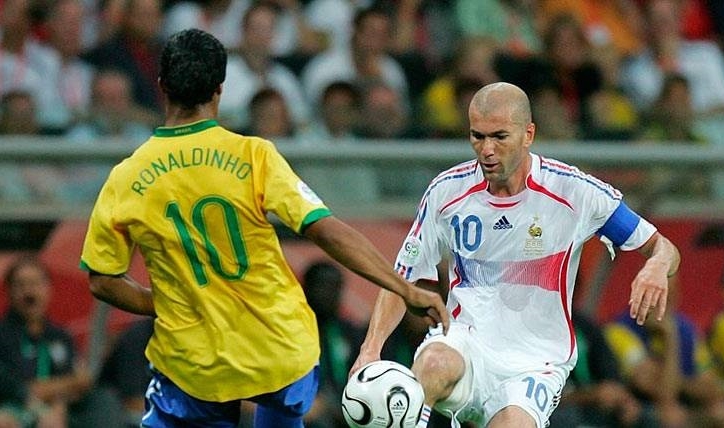 Ronaldinho, Zidane góp mặt trong đội hình 'mua hụt' của MU