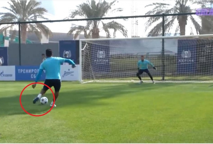 VIDEO: Pha đá penalty kiểu 'tuột giày' gây sốt cộng đồng mạng của Hulk