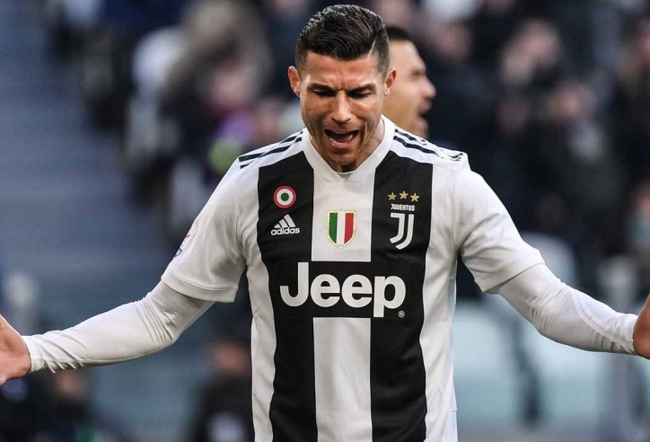 Ronaldo phật lòng vì phải mua quà cho cả đội Juventus