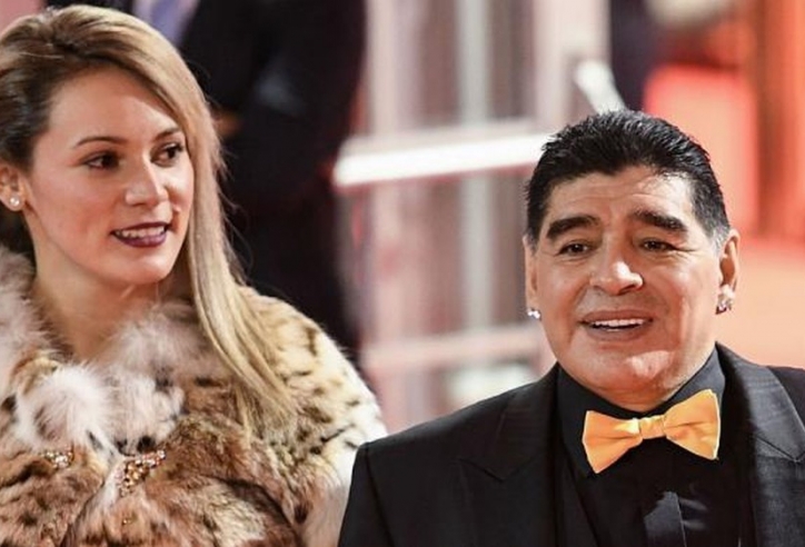 Huyền thoại Maradona khốn khổ vì tình cũ kém 30 tuổi