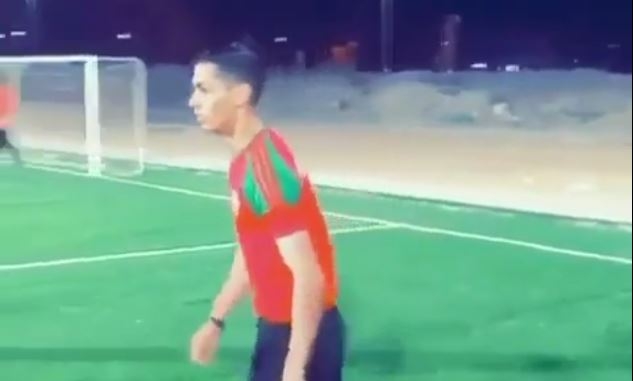 VIDEO: 'Người anh em song sinh' của Ronaldo xuất hiện trên sân phủi
