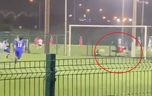 VIDEO: Thủ môn cản phá penalty nhờ đoán trước tương lai