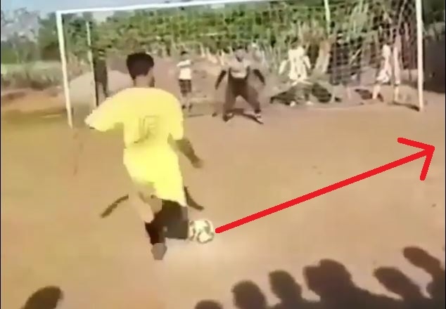 VIDEO: Đã tìm ra pha đá penalty thảm họa nhất lịch sử bóng đá