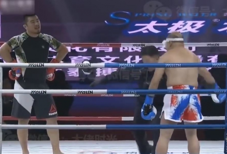 'Gã điên' MMA Trung Quốc chấp 2 tay vẫn hạ gục cao thủ võ truyền thống