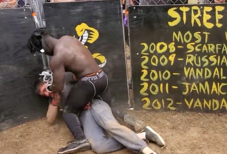 VIDEO: Sức trói gà chưa chặt, võ sĩ thư sinh bị nghiền nát trên sàn đấu