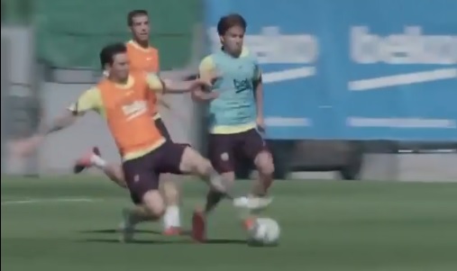 VIDEO: Messi xoạc bóng như Ramos trong ngày tập luyện trở lại