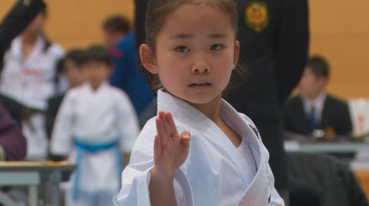 VIDEO: Kinh ngạc trước quyền cước của bé gái 7 tuổi đạt đai đen Karate