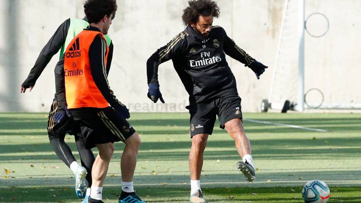 VIDEO: Marcelo khuấy đảo sân tập Real với pha solo ghi bàn ảo diệu