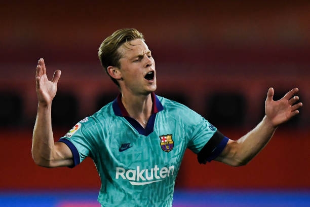 De Jong giận dữ với quyết định từ Barca
