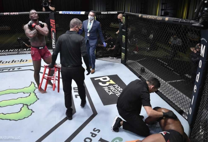 VIDEO: Suýt bị đánh gục, võ sĩ MMA phản đòn khiến đối thủ cắm đầu xuống đất