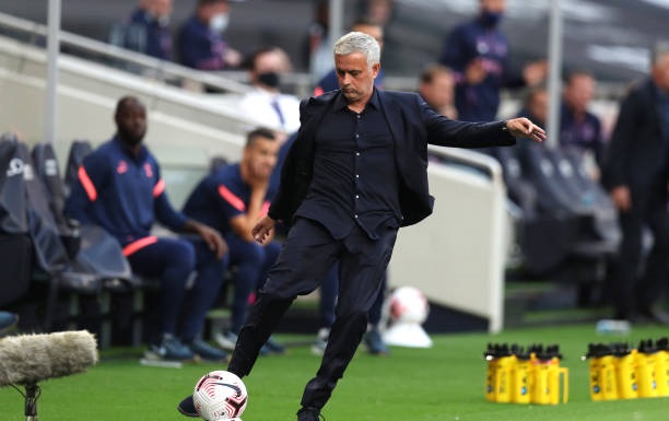 Mourinho lập thành tích buồn trong ngày Tottenham gục ngã