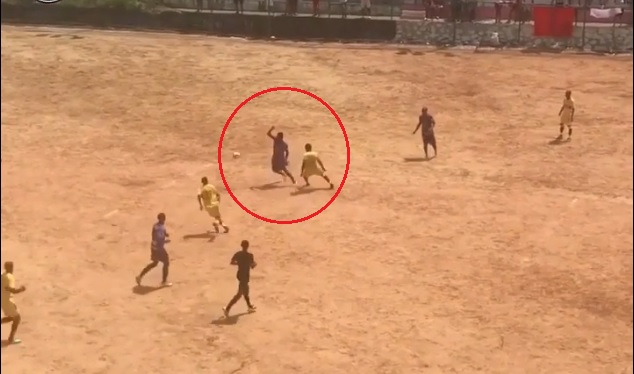 VIDEO: Xuất hiện Pogba 'sân đất' hay hơn cả phiên bản thật