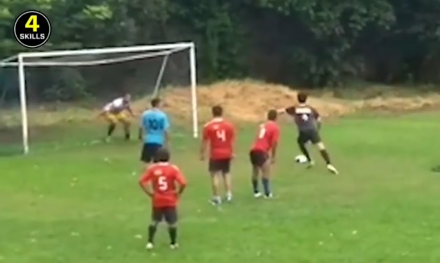 VIDEO: Pha đá penalty đánh lừa mọi giác quan người xem