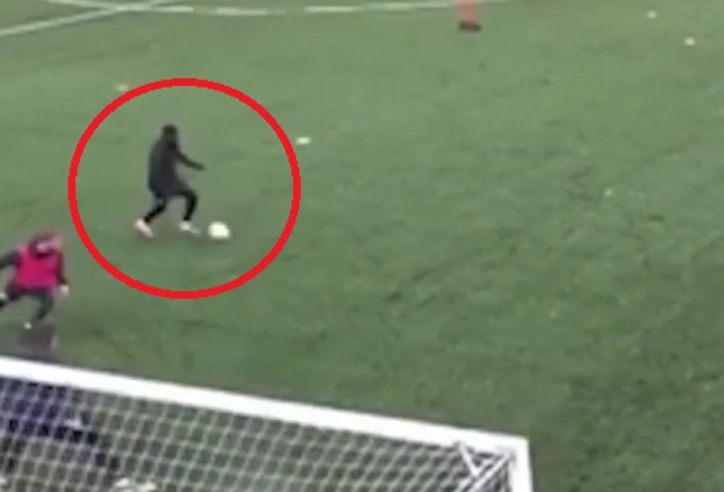 VIDEO: 3 triệu lượt xem skill 'múa ba-lê' trước khi ghi bàn