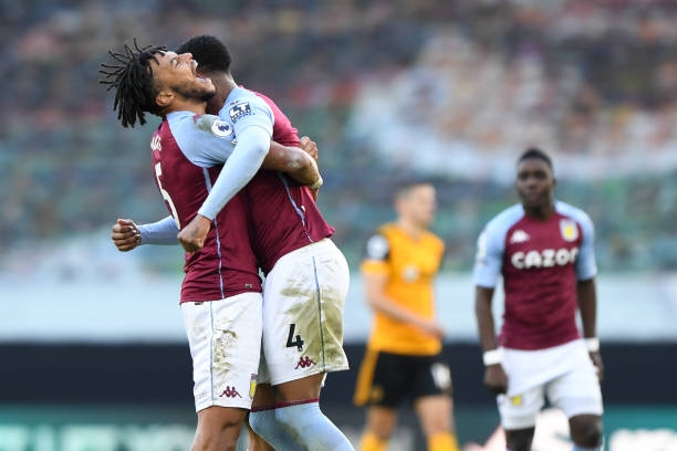 Aston Villa giành chiến thắng kịch tính trên sân của Wolves