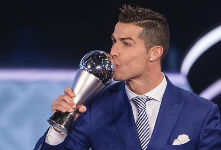 Cristiano Ronaldo lọt top 3 FIFA The Best 2020