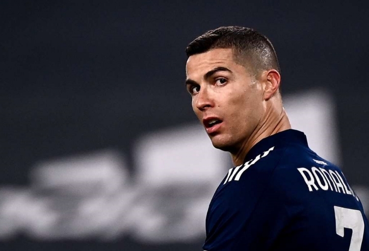 Tiền đạo 20 tuổi phá kỉ lục ghi bàn thế kỉ của Ronaldo, Ibra