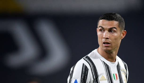 Juventus công bố giá bán Ronaldo ở hè 2021