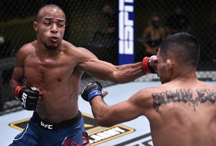 Thêm 2 võ sĩ mất việc sau UFC 259