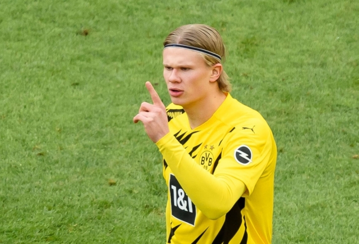 Haaland giúp Dortmund thoát thua ở phút chót