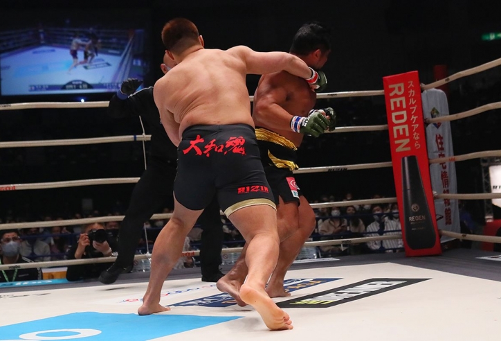 Cựu đô vật Sumo hạ knock-out cao thủ MMA, lập kỉ lục lịch sử
