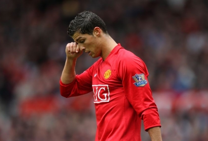 Tiết lộ: Ronaldo bị đồng đội bắt nạt tại MU