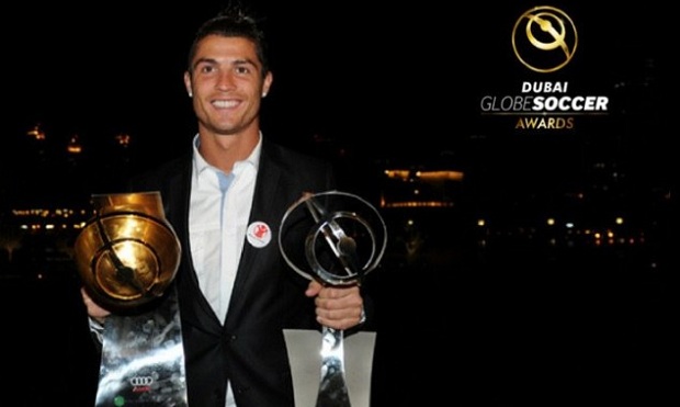 Ronaldo liên tiếp nhận hai danh hiệu cuối năm 2016