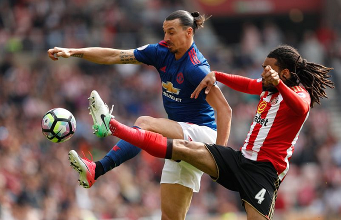 Thắng thuyết phục Sunderland, M.U bám sát Man City trên BXH