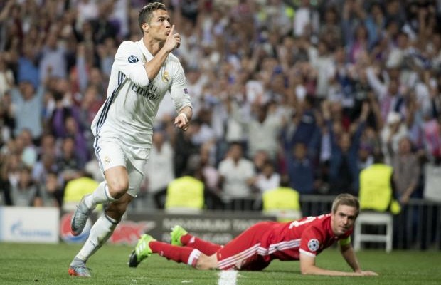 Ronaldo đi vào lịch sử sau hat-trick vào lưới Bayern Munich