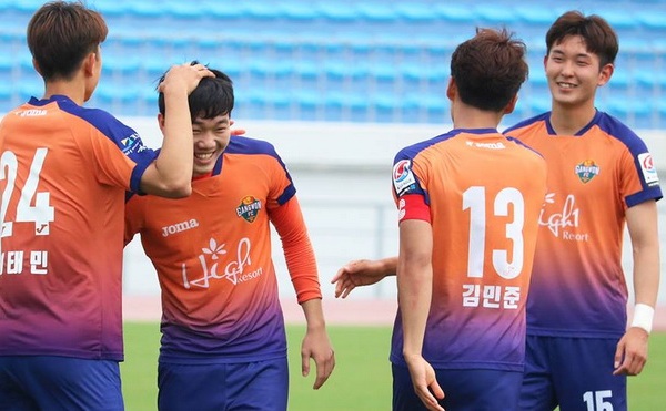 Xuân Trường kiến tạo, Gangwon vượt qua Seongnam FC