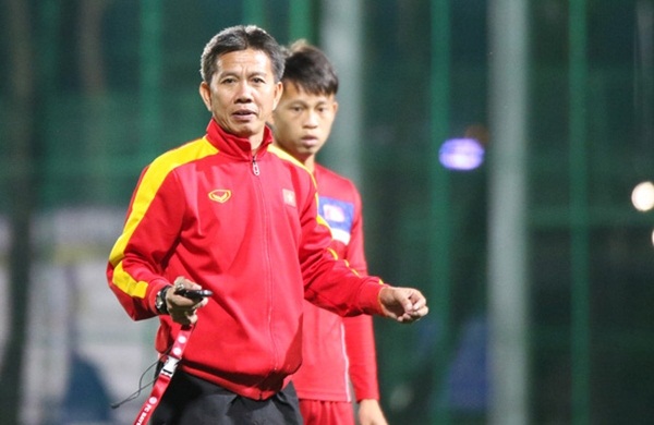 HLV Hoàng Anh Tuấn: 'Tôi chưa hiểu về quả penalty đầu trận'