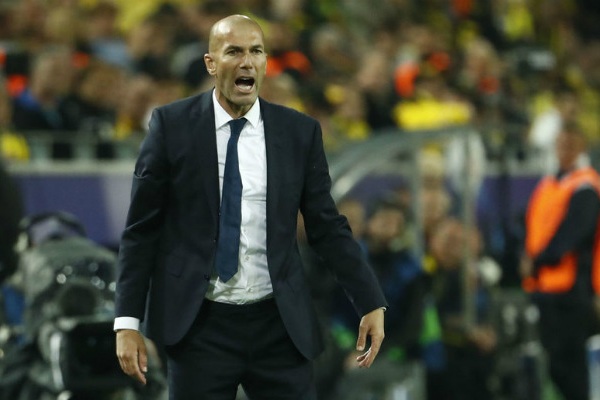 HLV Zidane chốt tương lai, một cầu thủ quyết định ở lại