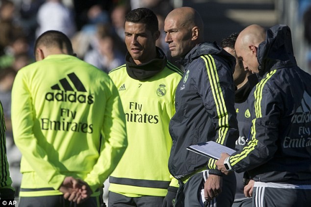 Chuyển nhượng Real 18/6: Zidane nhắm chân sút khủng thay CR7