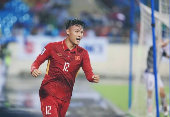 Cầu thủ Việt kiều được 'giải cứu' quay lại Việt Nam