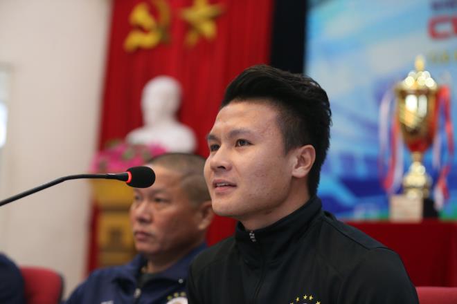 VIDEO: Quang Hải cùng Quế Ngọc Hải 'khẩu chiến' trước derby Thủ đô