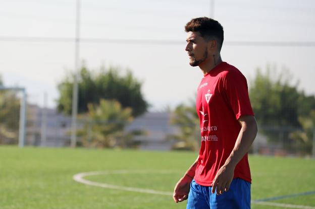 VIDEO: Cựu tiền đạo U16 Barcelona bỏ lỡ cơ hội không tưởng